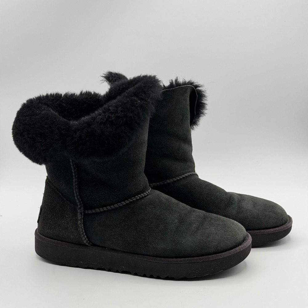 UGG Classic Cuff Short Womens 6.5 Black Suede Sheepskin Cozy Fall Winter 1016418